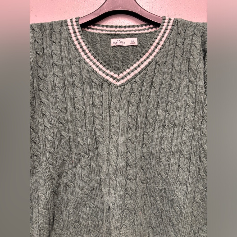 HOLLISTER Green V-neck Cable sweater long sleeve X-SMALL - Picture 6 of 8